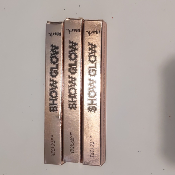 Avon Mark Show Glow dual shadow - Picture 1 of 5